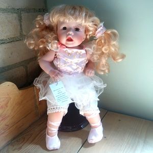 Porslain collectibles Doll Daisy